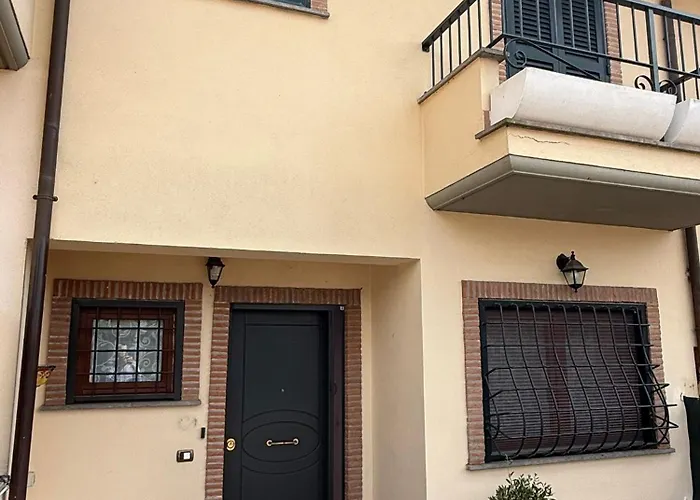 Casetta Romana Ampia Con Giardino & Parcheggio Tranquilla Zona Borghesiana Metro C Casa de férias *