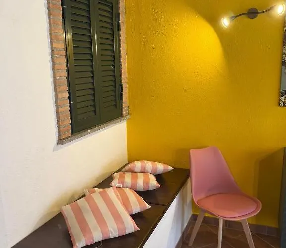 Casa de férias Casetta Romana Ampia Con Giardino & Parcheggio Tranquilla Zona Borghesiana Metro C Roma